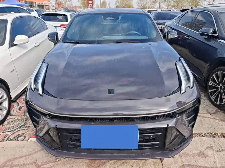 Lynk & Co 03