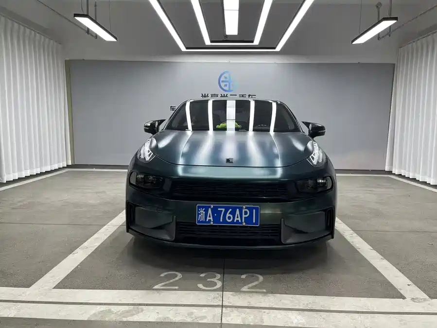 Lynk & Co 03