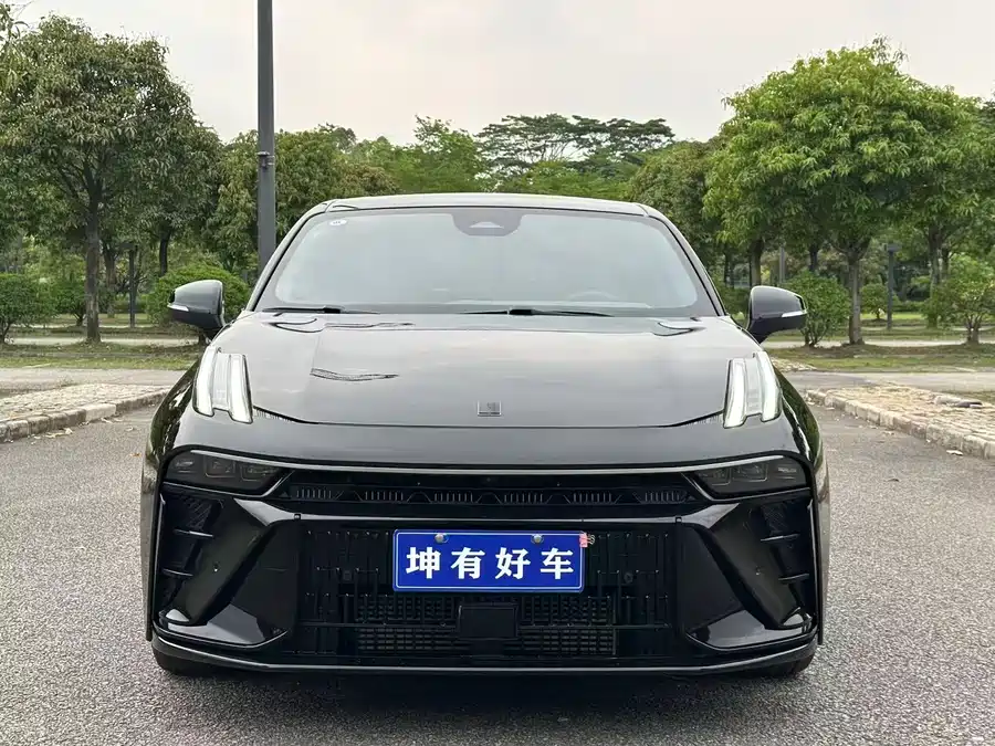 Lynk & Co 03