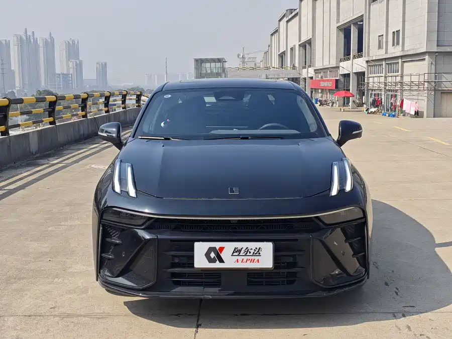 Lynk & Co 03