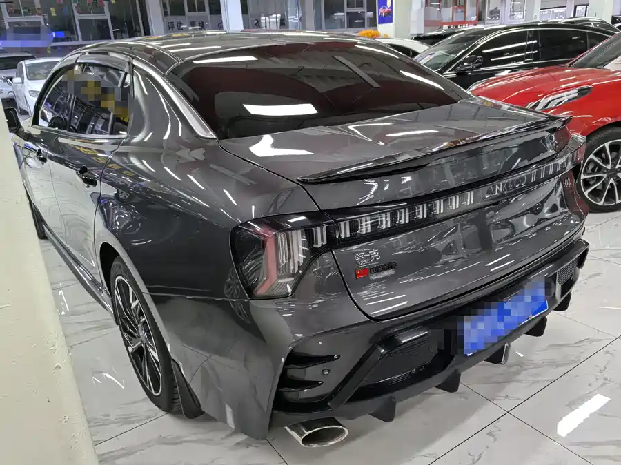 Lynk & Co 03
