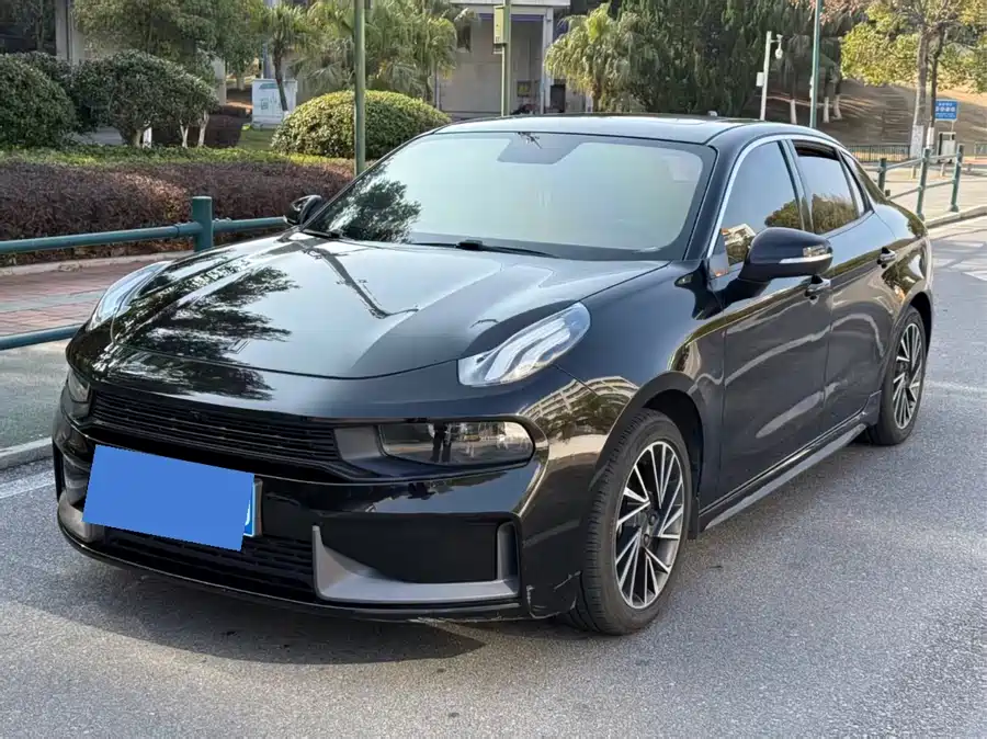 Lynk & Co 03