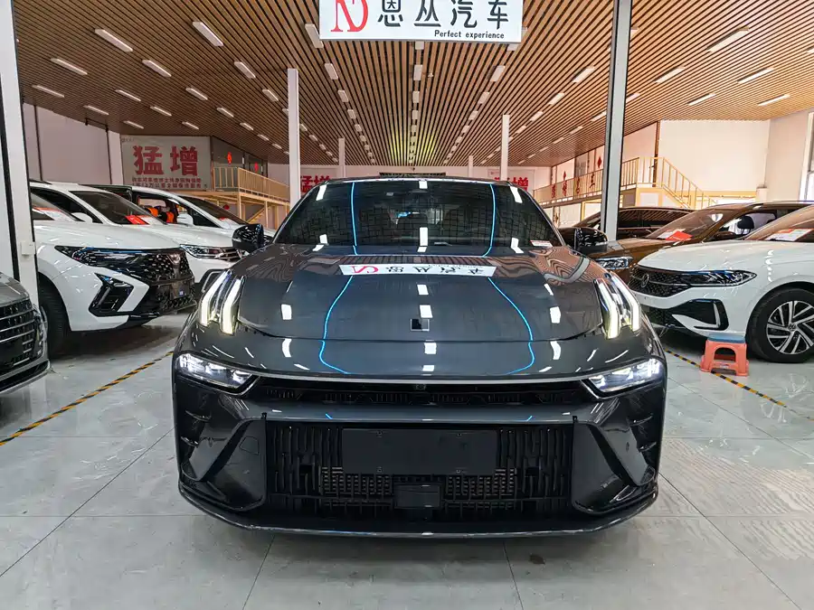 Lynk & Co 03