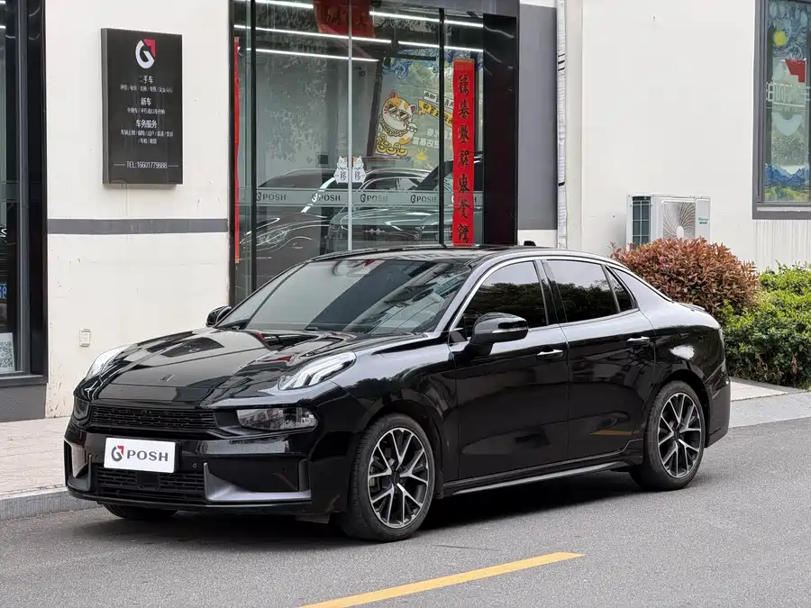 Lynk & Co 03