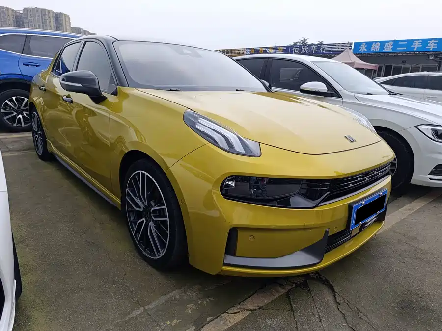 Lynk & Co 03