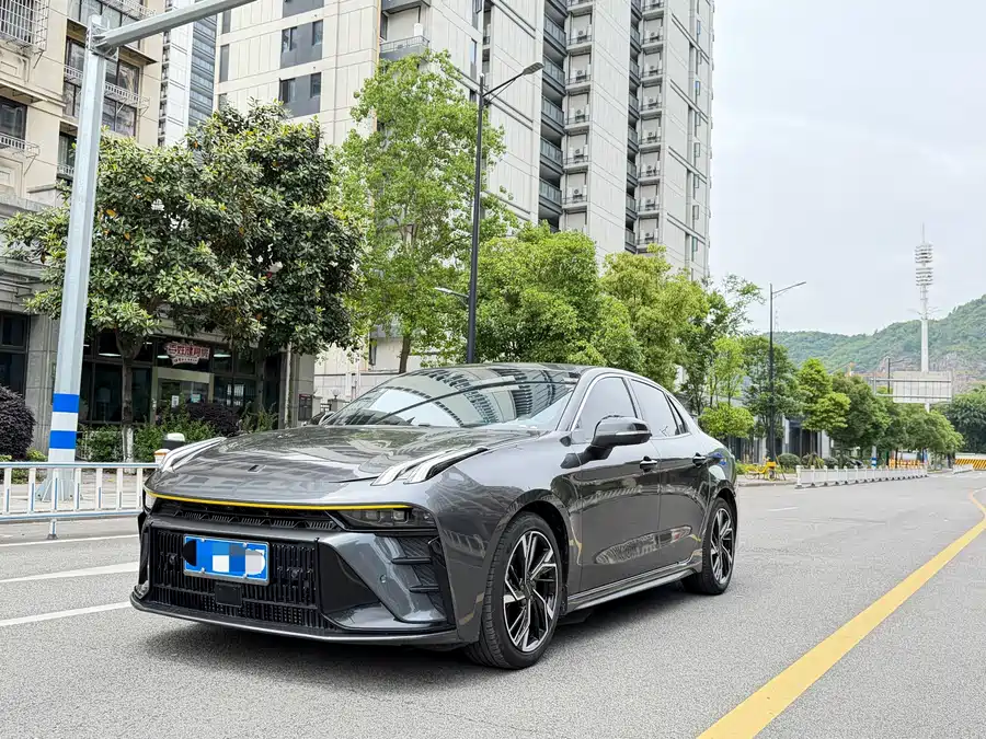 Lynk & Co 03