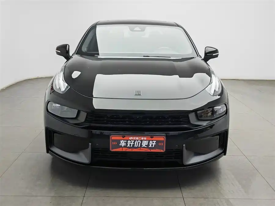 Lynk & Co 03