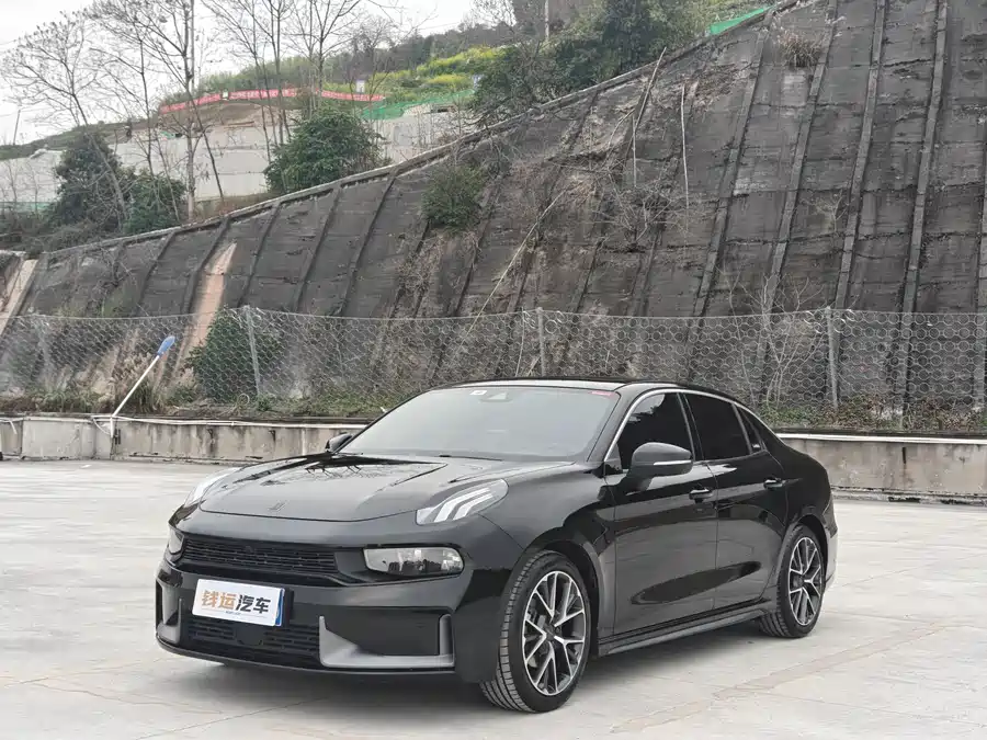 Lynk & Co 03
