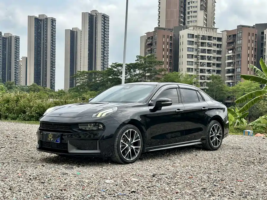 Lynk & Co 03