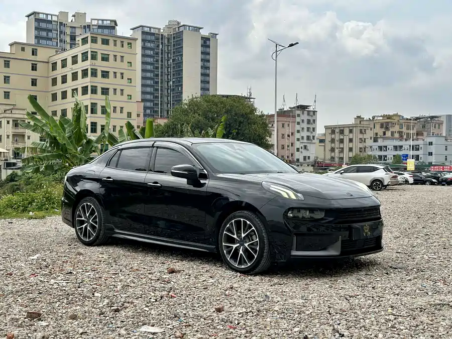 Lynk & Co 03