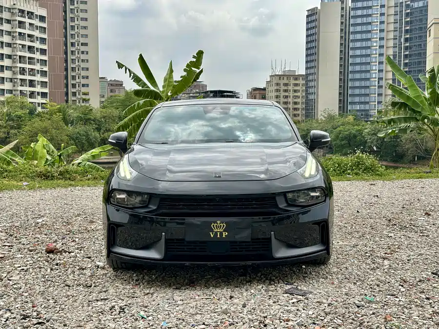 Lynk & Co 03