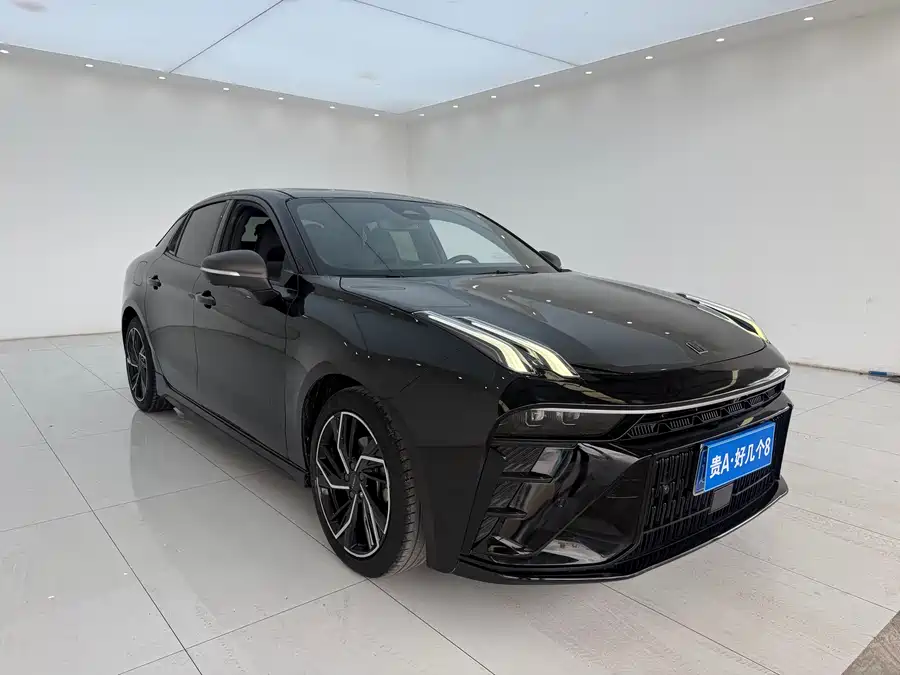 Lynk & Co 03