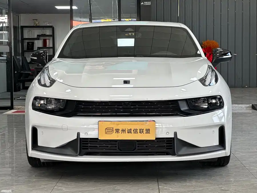 Lynk & Co 03