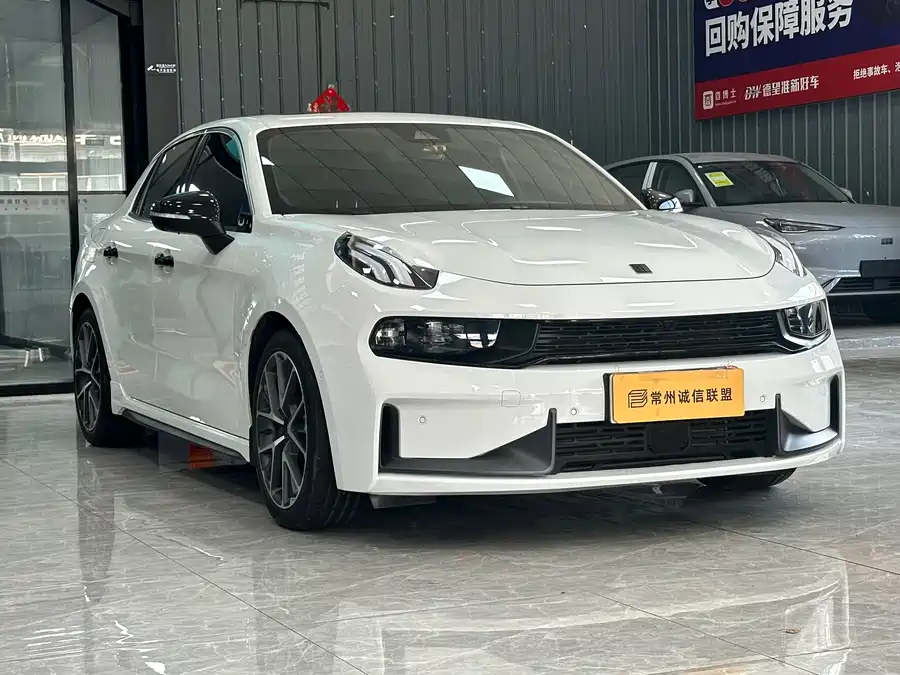 Lynk & Co 03