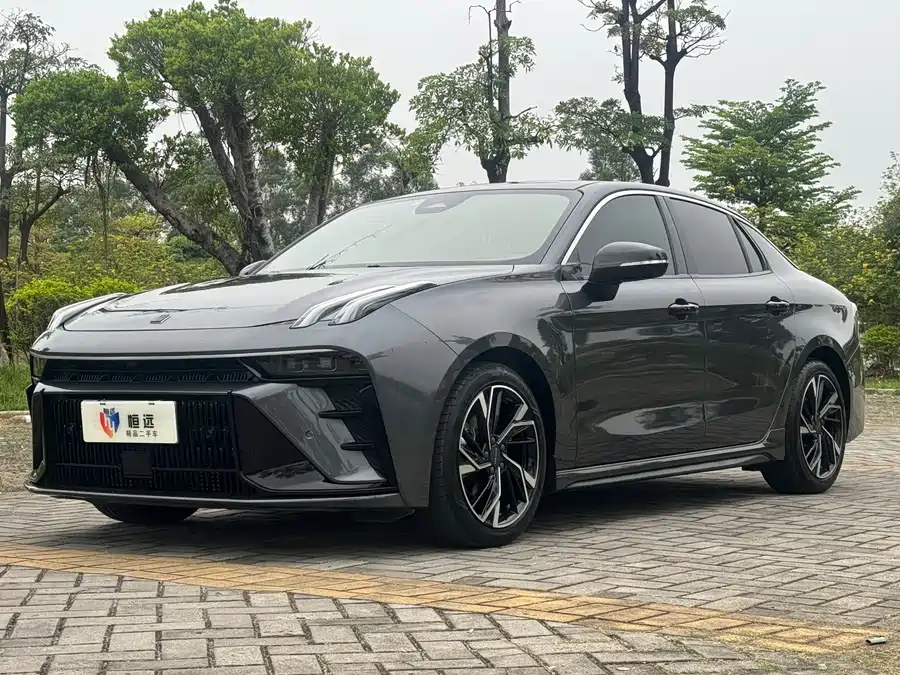 Lynk & Co 03