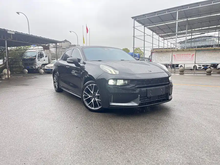 Lynk & Co 03
