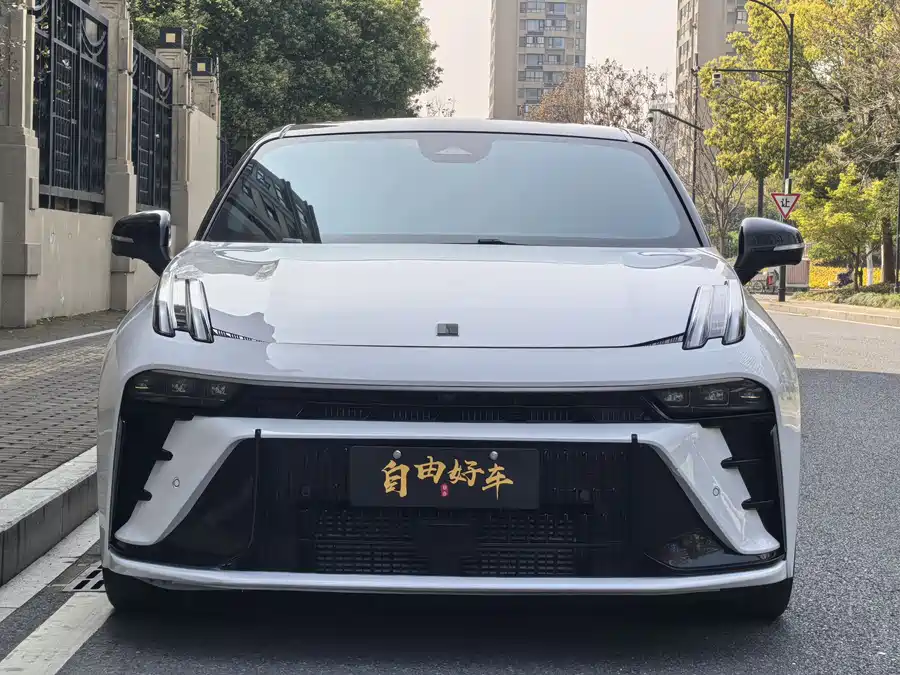 Lynk & Co 03