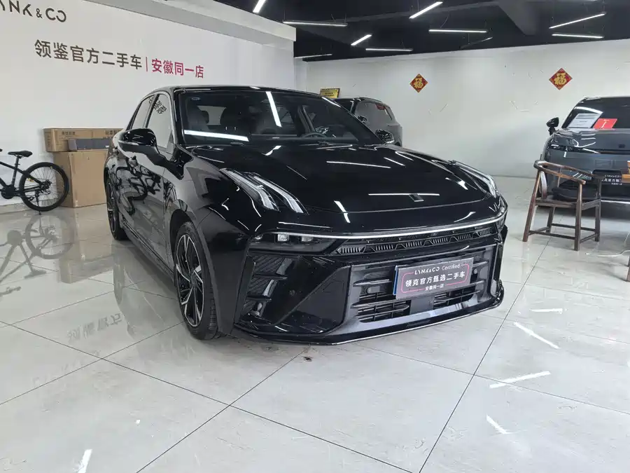 Lynk & Co 03