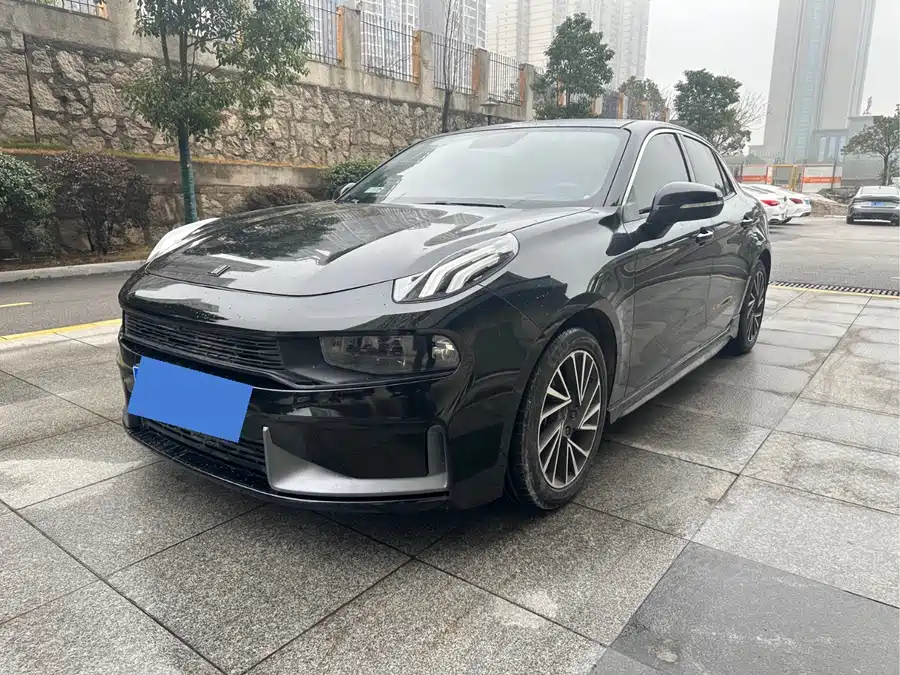 Lynk & Co 03