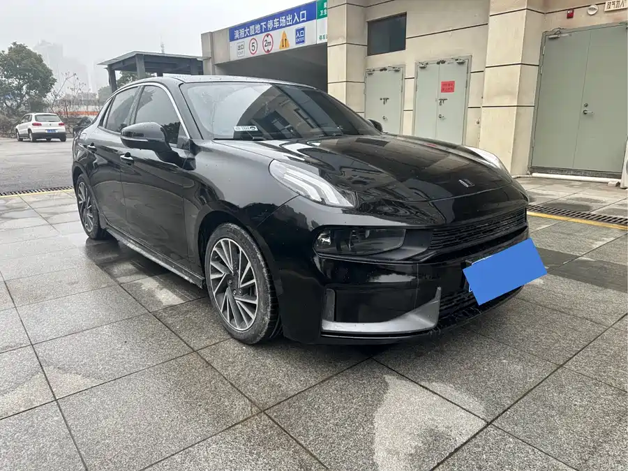 Lynk & Co 03