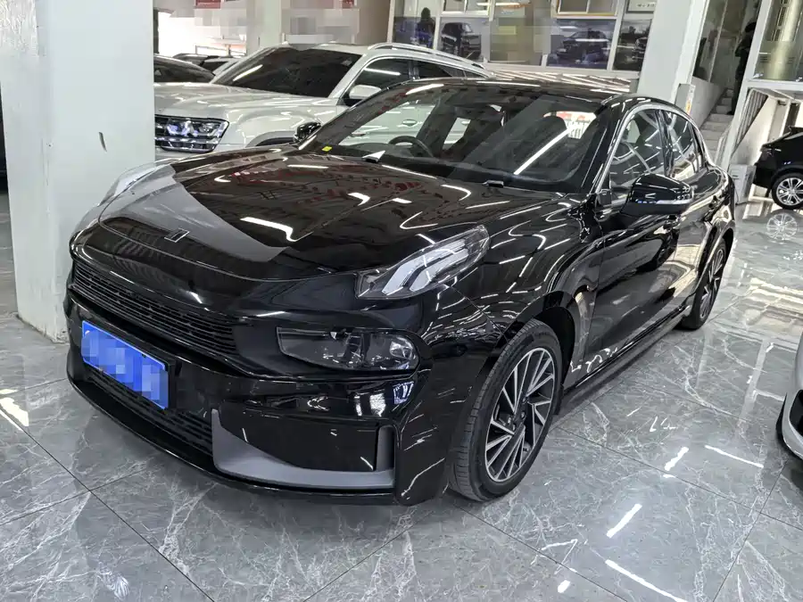 Lynk & Co 03