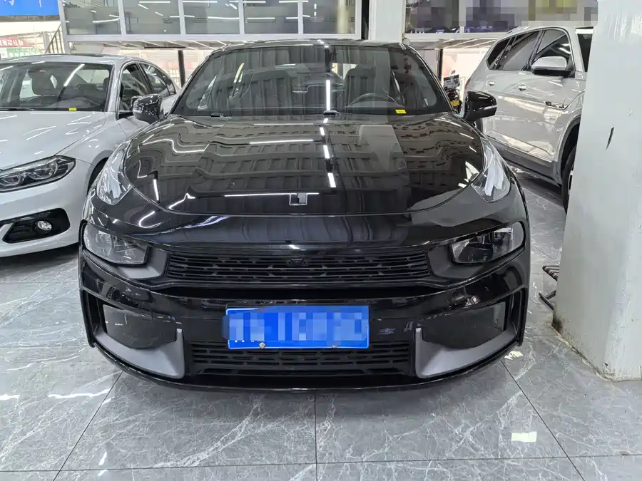 Lynk & Co 03