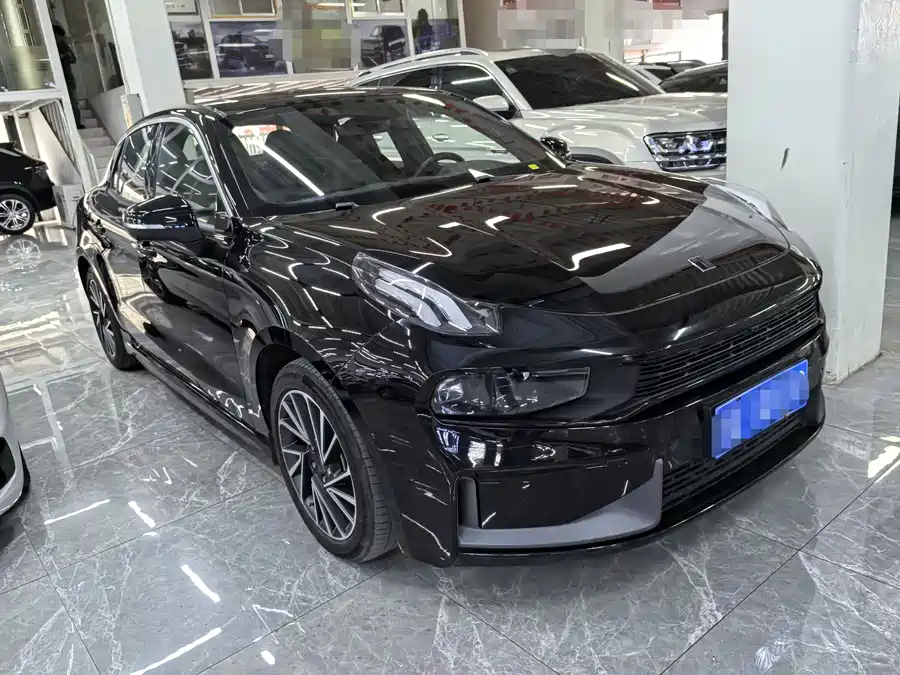 Lynk & Co 03