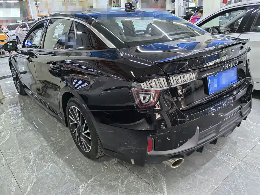 Lynk & Co 03