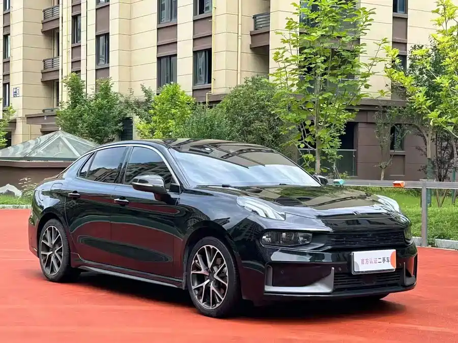 Lynk & Co 03