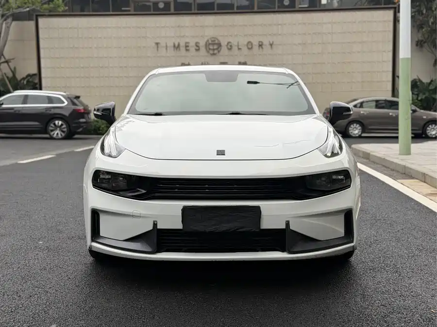 Lynk & Co 03