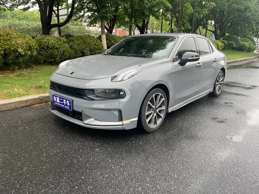 Lynk & Co 03