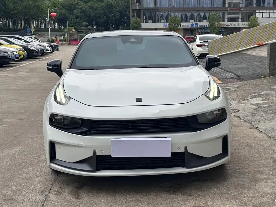 Lynk & Co 03