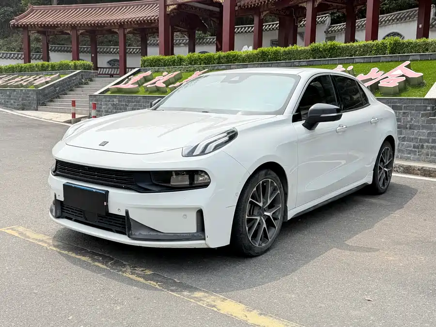 Lynk & Co 03