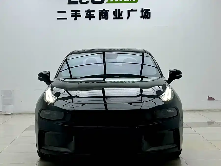 Lynk & Co 03
