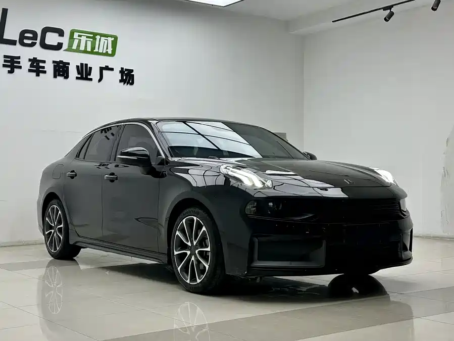 Lynk & Co 03