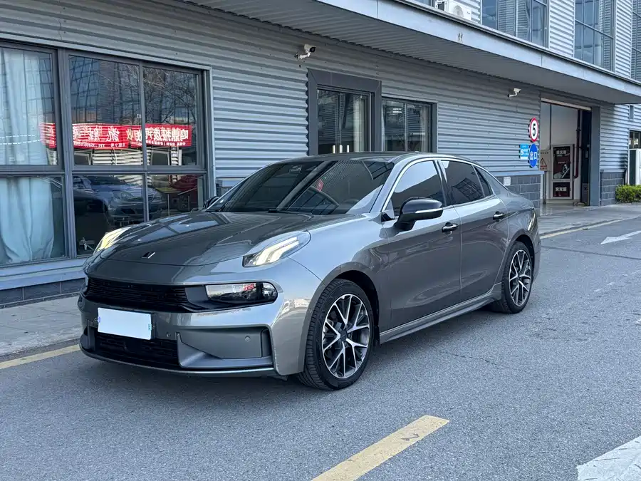 Lynk & Co 03