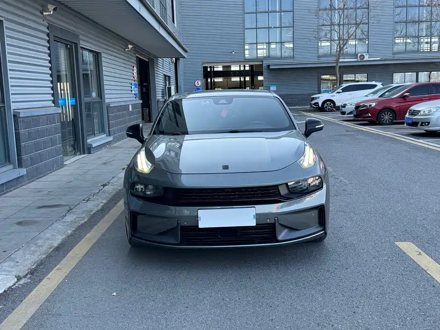 Lynk & Co 03