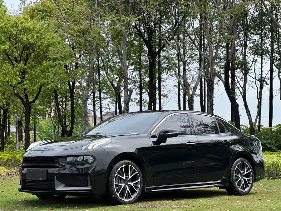 Lynk & Co 03