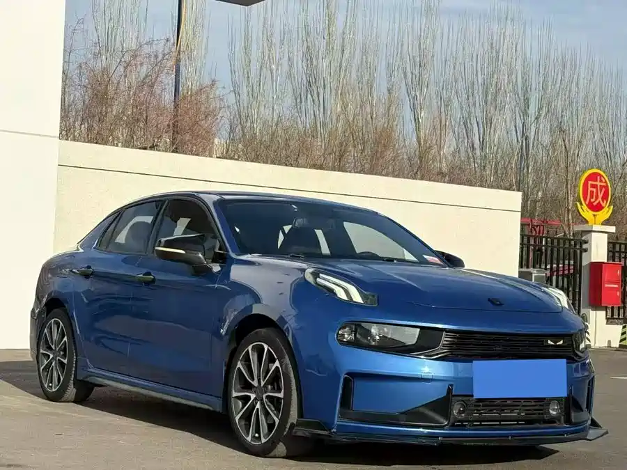 Lynk & Co 03