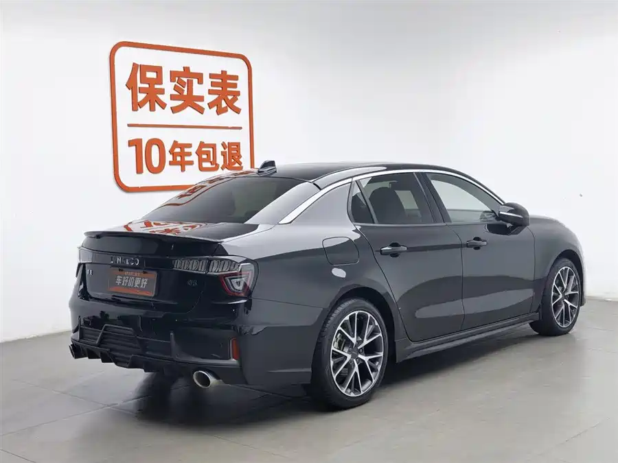 Lynk & Co 03
