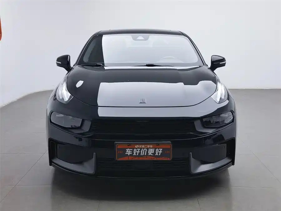 Lynk & Co 03