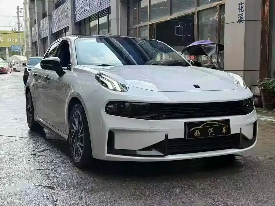 Lynk & Co 03