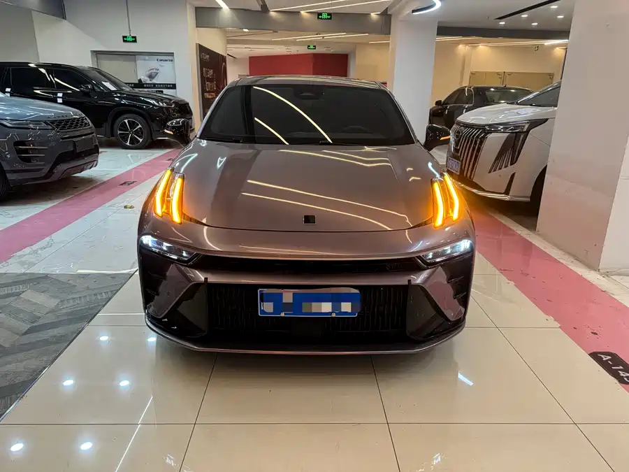 Lynk & Co 03