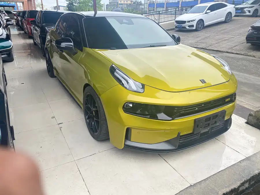 Lynk & Co 03