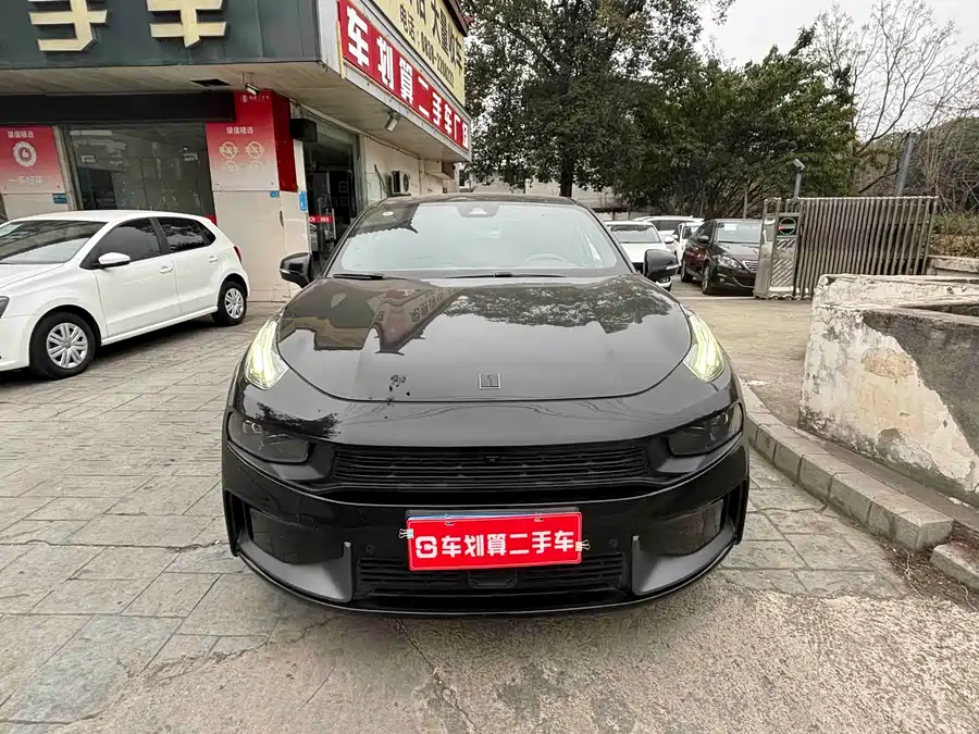 Lynk & Co 03