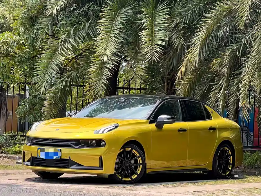 Lynk & Co 03