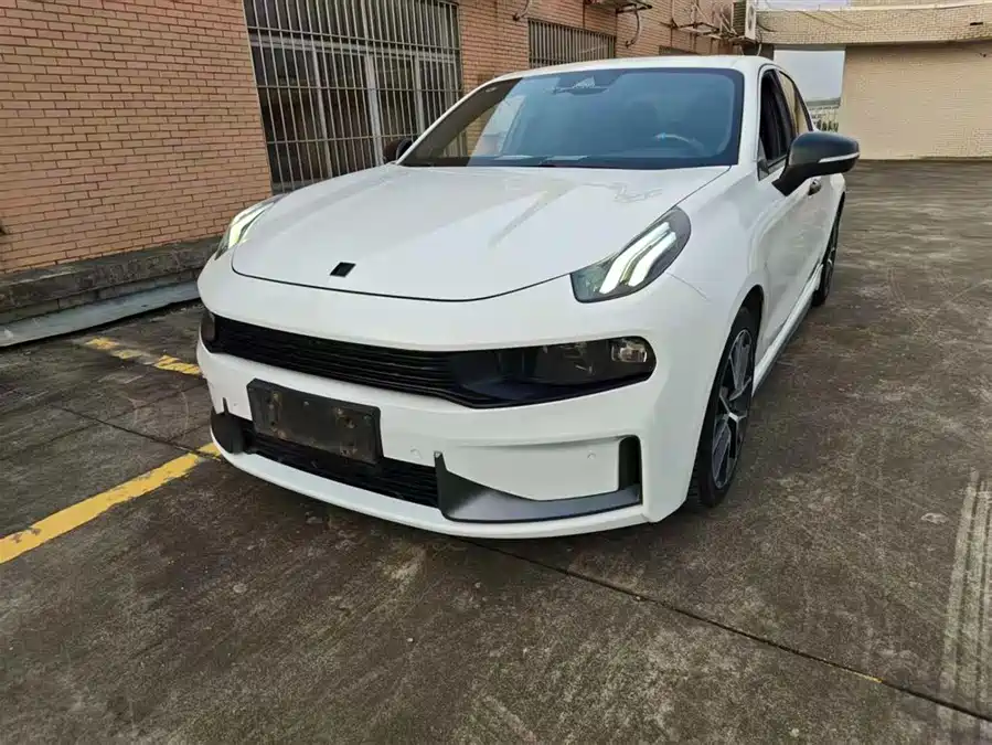 Lynk & Co 03