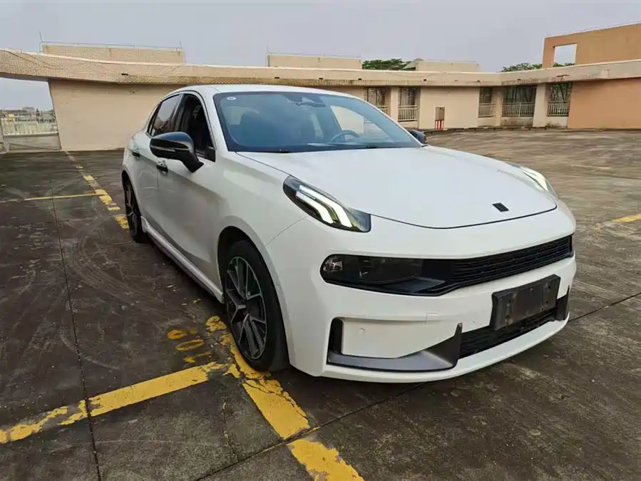Lynk & Co 03