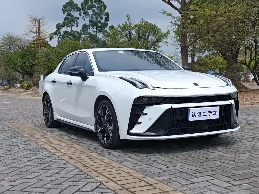 Lynk & Co 03