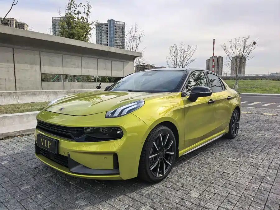 Lynk & Co 03